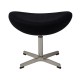 Replica ottomana della sedia Egg in cashmere del designer Arne Jacobsen