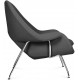 Replica della Womb Chair del designer Eero Saarinen